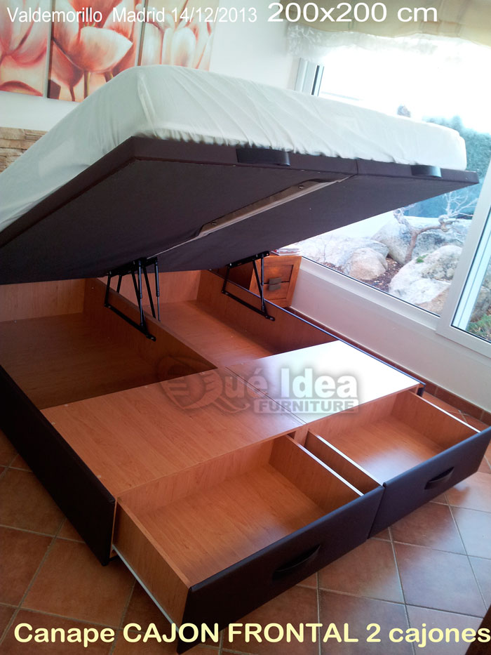 Ejemplo montado en Madrid de un Canapé arcón de grandes dimensiones con tapa abatible y cajones frontales abiertos hacia delante