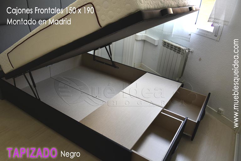 Canapé abatible tapizado en polipiel de color negro de 150x190 montado en dormitorio de matrimonio en Madrid