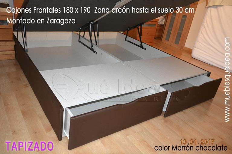 montaje realizado en Zaragoza de un canapé tapizado marrón chocolate de tapa abatible con dos cajones en los pies de la cama con los tiradores uñero altura de arcón 30 cm