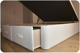 Canapé abatible con capacidad de almacenaje en dos cajones hasta el suelo