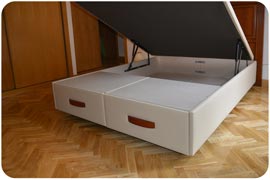 Canapé abatible tapizado con patas