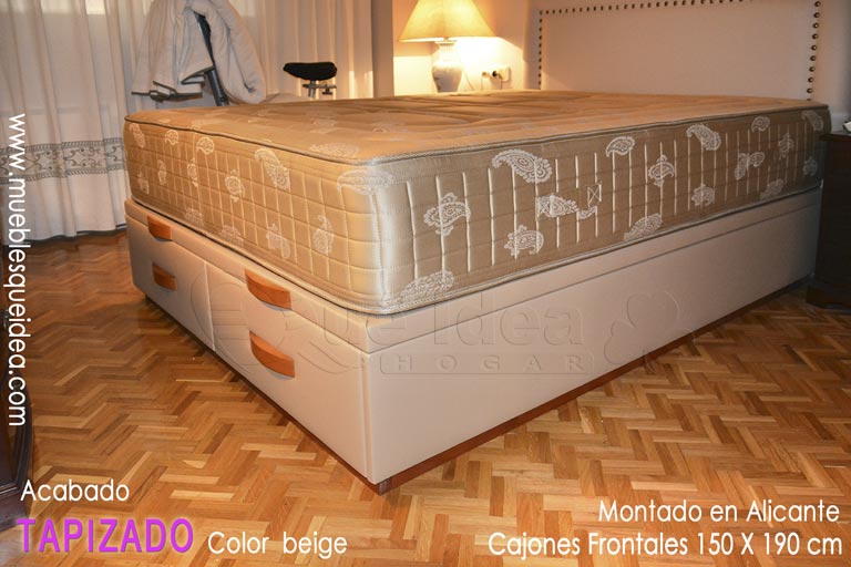 montaje en alicante de un canapé abatible con cajones frontales tapizado en polipiel color tortola con los tiradores y el zócalo en madera color cerezo