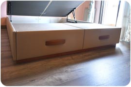 Canapé abatible con cajones y zócalo en color cerezo