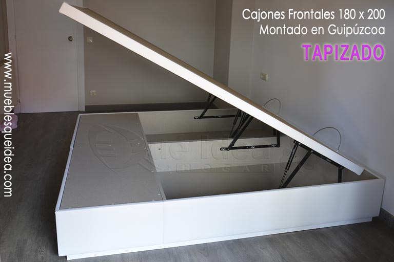 montaje realizado en Guipúzcoa de un canapé con tapa abatible de grandes dimensiones con dos cajones en color blanco