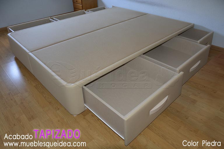 Canapé tapizado en color Piedra con cajones Laterales retranqueados y tiradores curvos montado en Alicante