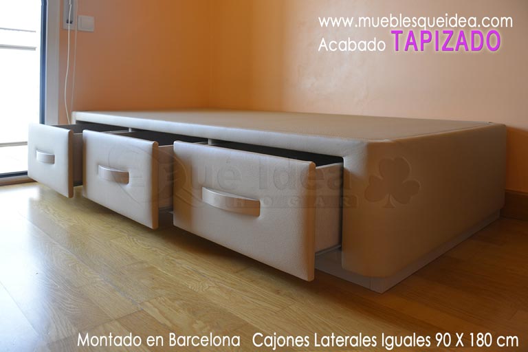 Canapé tapizado polipiel color beige de 90x180 con los cajones iguales en un lateral montado en Barcelona