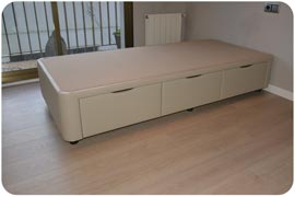 canapé individual con cajones laterales montado en Barcelona