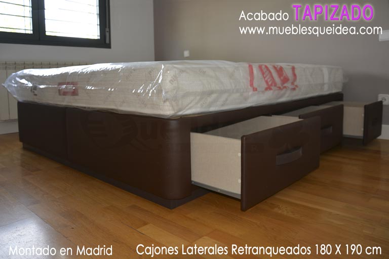 Montaje de Canapé tapizado de 180 de ancho por 190 de largo color chocolate con cajones laterales en Madrid