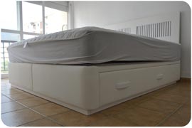 Canapé con cajones iguales laterales montado en Málaga