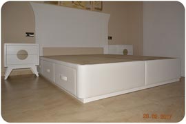 Canapé con cajones laterales para dormitorio moderno en Murcia