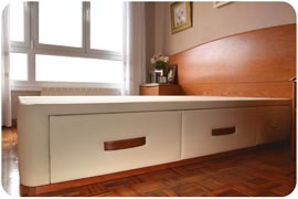 canapé con cajones laterales montado en Vizcaya