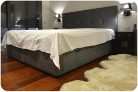 Canapé mas cabecero tapizados polipiel ANTIK montado en Madrid