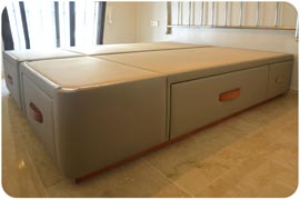 Dos camas con cajones de 80x190 tapizadas color visón para Toledo