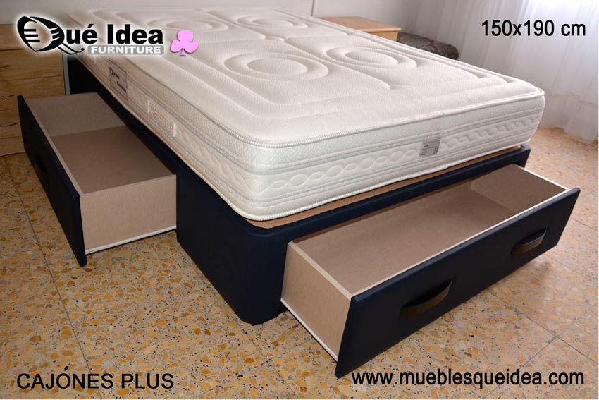 Cama con cajones tapizada color azul marino de 150x190 cm con colchón visco elástico de matrimonio modelo Viscorrelax, montada en Madrid.