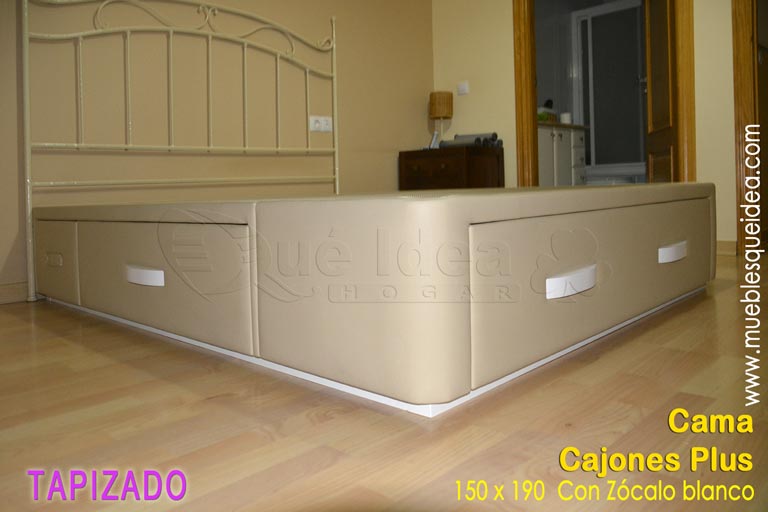 El zócalo de cierre al suelo perimetral en una cama con cajones Plus es el elemento que le hará la vida más fácil