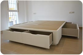 Cama con cajones montada en Sevilla