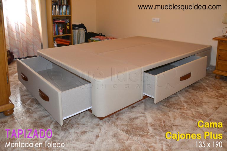 Ejemplo de montaje de una cama con cajones de matrimonio de 135x190 en Toledo color del tapizado polipiel crudo