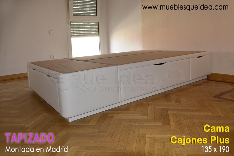 Cama canapé con cajones de 135x190 blanco con los tiradores de tipo Uñero montado en Madrid