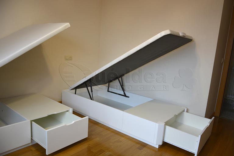 Dos canapés individuales con cajones acabados en madera lacados en color blanco