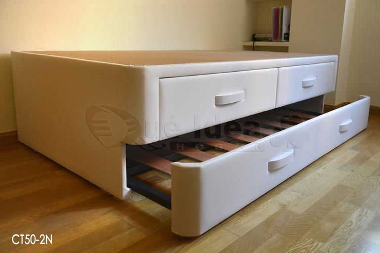 Cama individual con 2 cajones sobre una cama nido con somier de lamas, todo tapizado en color crudo de la serie A de polipiel Elfos.