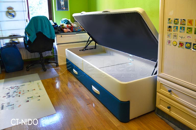 Cama individual con 2 cajones sobre una cama nido con somier de lamas, todo tapizado en color crudo de la serie A de polipiel Elfos.