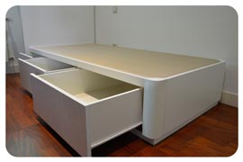 Canapé de cajones latarales en madera de 90 por 190