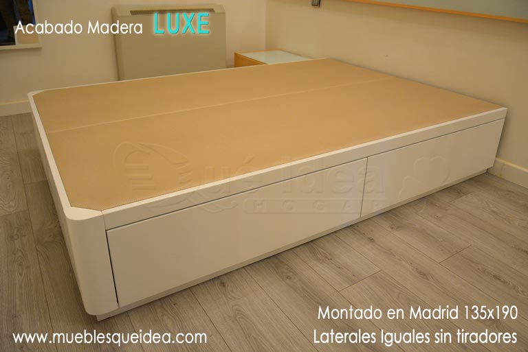 Ejemplo de montaje realizado en Madrid de Canapé de madera con cajones laterales lacado en color blanco