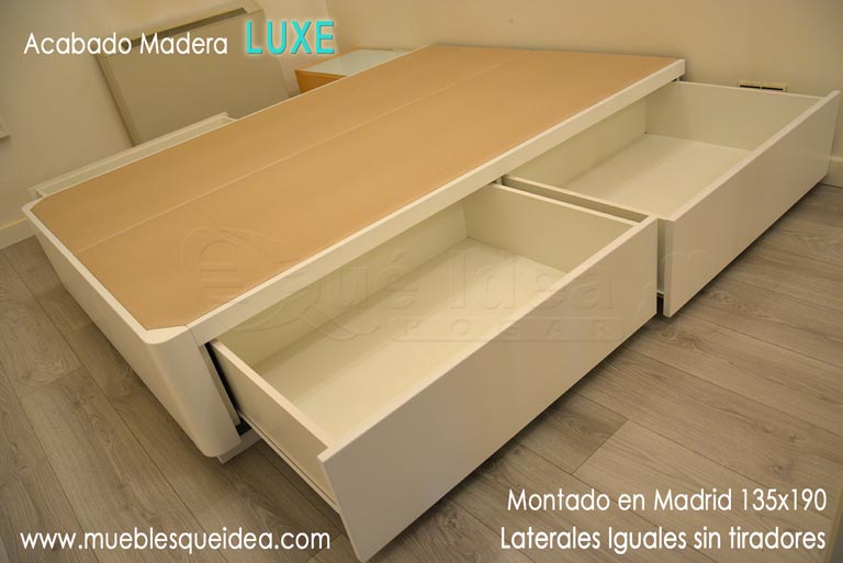 Ejemplo de Canapé de madera con 4 cajones laterales iguales abiertos montado en Madrid