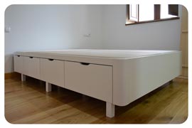 Canapé madera con 8 cajones cerrados