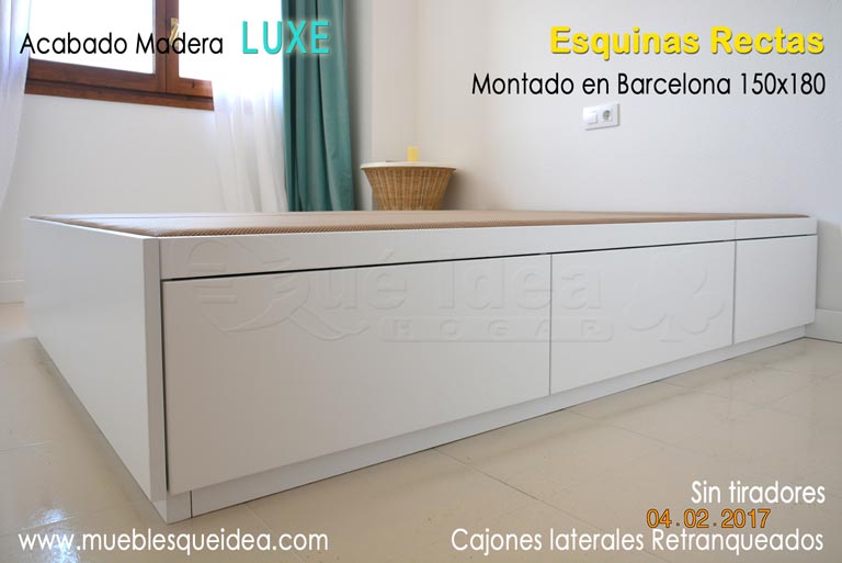 Canapé montado en Barcelona de esquinas rectas sin tiradores en los cajones laterales acabado en madera lacada medidas 150x180