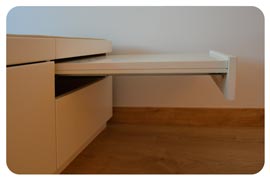 Cama canapé con cajones laterales y mesitas extraibles