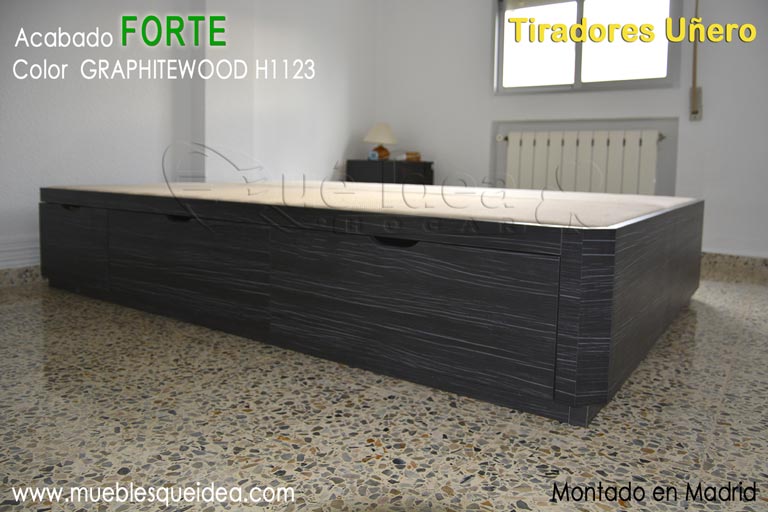 Canapé de madera acabado Forte con los cajones Laterales retranqueados montado en Madrid