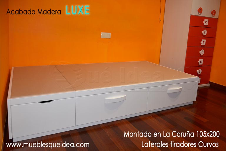 Ejemplo de montaje realizado en casa de cliente de canapé con cajones retranqueados cerrados en un lateral en Galicia