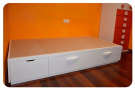 Ejemplo de montaje de canapé con cajones en Galicia