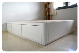 Ejemplo de montaje de un canapé con cajones y mesita bandeja acabado en madera montado en Guadalajara