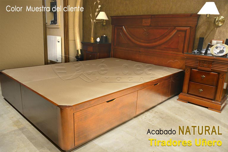 Canapé de madera acabado Natural montado en Madrid y fabricado a juego con los muebles de dormitorio de estilo clásico