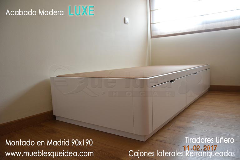 Canapé individual de 90x190 con tres cajones en un lateral para una persona montado en Madrid acabado en madera color blanco