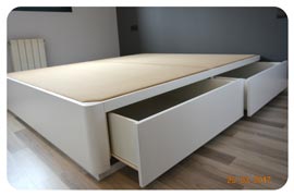 Canapé con dos cajones laterales iguales a cada lado