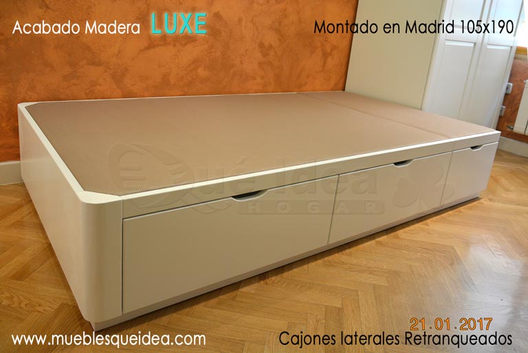 Canapé de pequeñas dimensiones individual montado en Madrid de 105x190 con cajones en un lateral acabado en madera color blanco