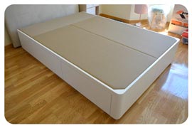 cajones sin tiradores en un canapé cama