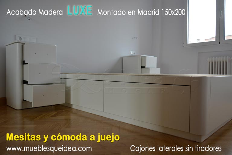 Canapé con cajones laterales montado en Madrid acabado en madera con mesitas y comoda a juego sin tiradores