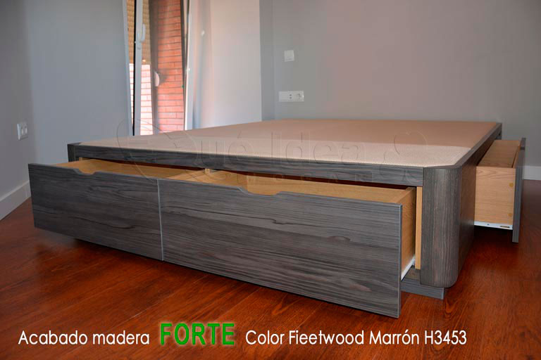 Ejemplo de un canapé de cajones modelo Plus con tiradores Uñeros Color Fieetwood Marrón H3453