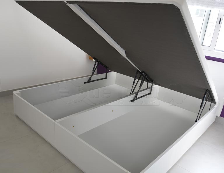 Interior de un canapé doble de tapa abatible