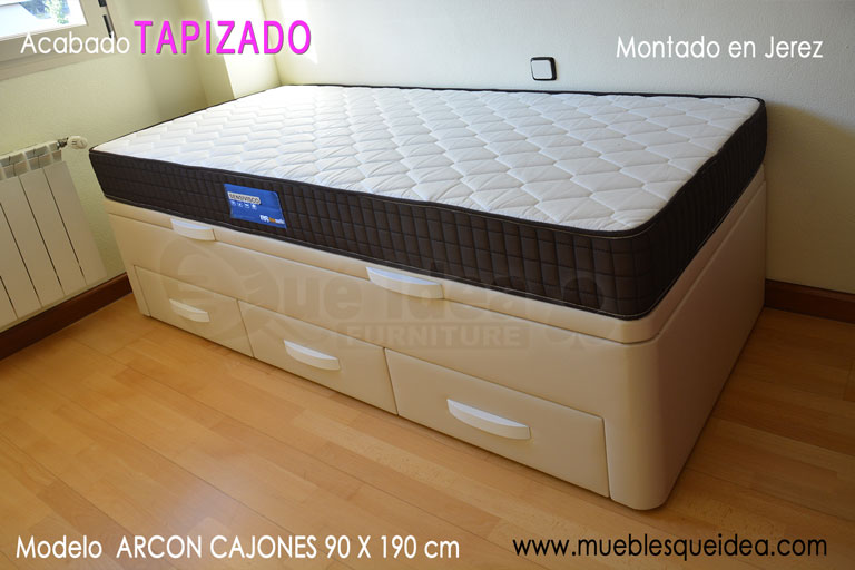 Cama supletoria diván montada en Jerez de Fronteracon tres cajones debajo y arcón canapé encima