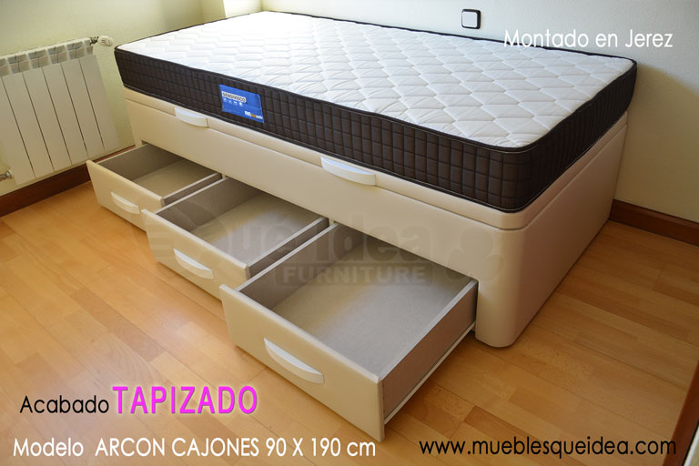 Canapé Cama arcón supletoria de tapa abatible abierta y tres cajones color claro
