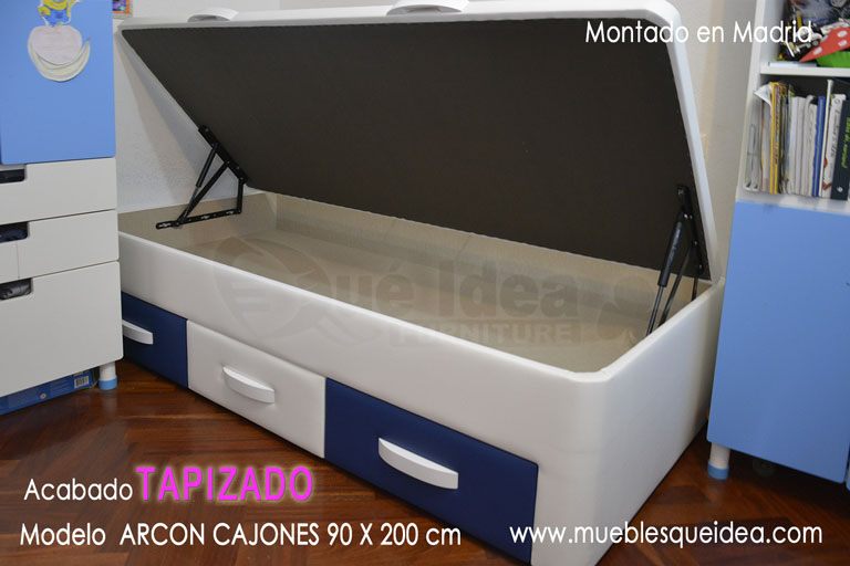Cama supletoria azul y blanca con cajones montada en Madrid de 90 por 200