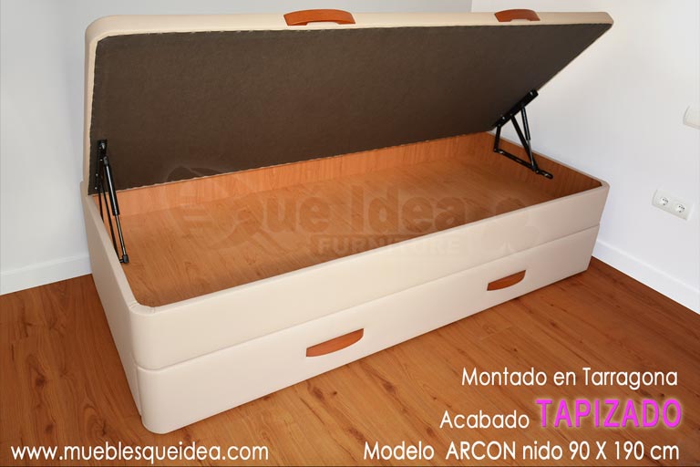 Canapé Nido color claro de 90 por 190 montado en Tarragona