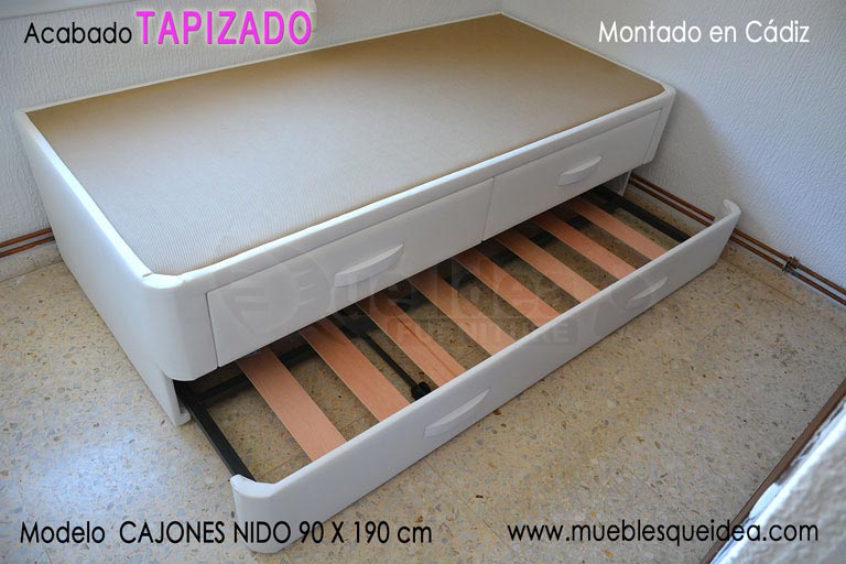 Cajones y nido arrastre de lamas abierta en un mismo mueble cama blanca