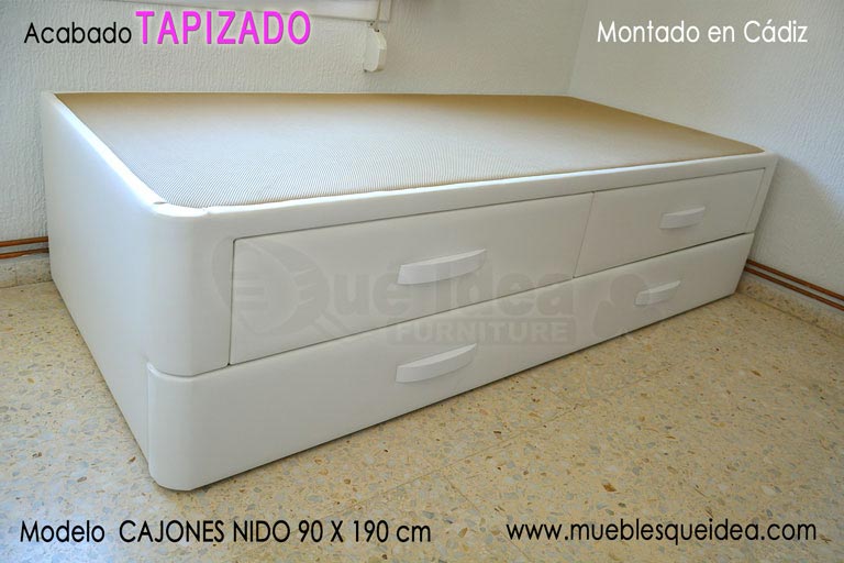 Cajones y nido en cama supletoria diván tapizada color blanco montada en Cádiz
