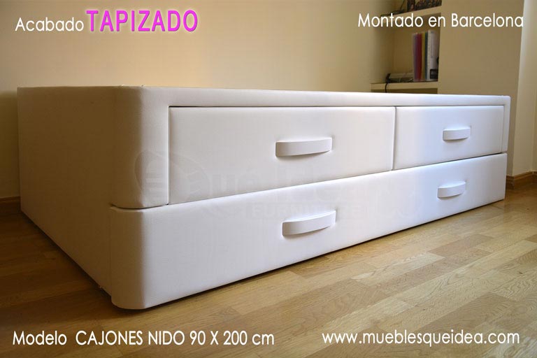 Mueble Cama diván tapizada en color blanco completamente cerrada con tiradores curvos